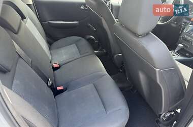 Хэтчбек Mercedes-Benz A-Class 2011 в 
