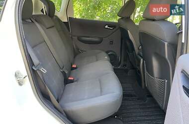 Хэтчбек Mercedes-Benz A-Class 2010 в 