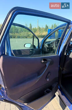 Хэтчбек Mercedes-Benz A-Class 2002 в 