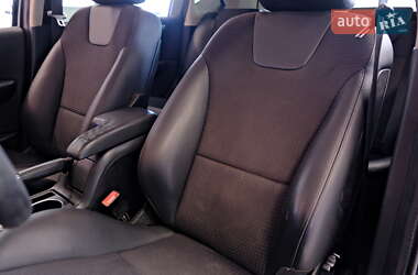 Хэтчбек Mercedes-Benz A-Class 2006 в  фото 38 Хэтчбек Mercedes-Benz A-Class 2006 в
