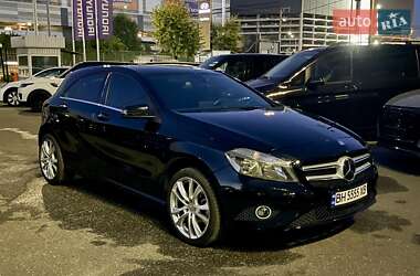 Хэтчбек Mercedes-Benz A-Class 2016 в 