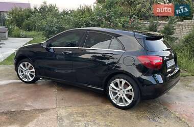 Хэтчбек Mercedes-Benz A-Class 2016 в 