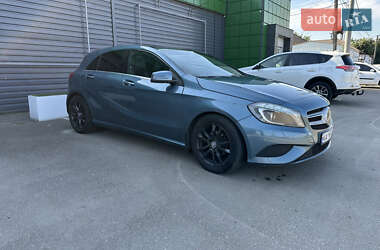 Хэтчбек Mercedes-Benz A-Class 2012 в 