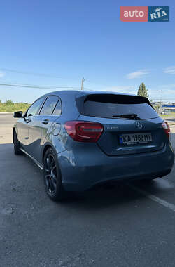 Хэтчбек Mercedes-Benz A-Class 2012 в 