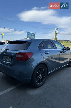 Хэтчбек Mercedes-Benz A-Class 2012 в 
