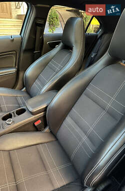 Хэтчбек Mercedes-Benz A-Class 2012 в 
