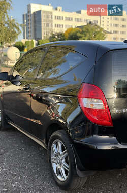 Хэтчбек Mercedes-Benz A-Class 2010 в 
