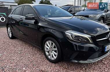 Хэтчбек Mercedes-Benz A-Class 2016 в 