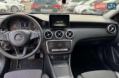 Хэтчбек Mercedes-Benz A-Class 2016 в 