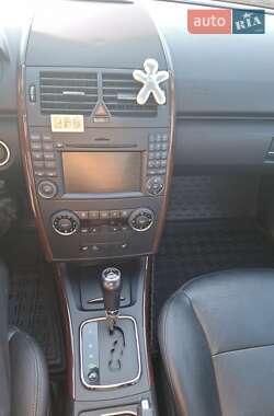 Хэтчбек Mercedes-Benz A-Class 2011 в 
