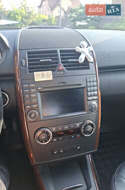 Хэтчбек Mercedes-Benz A-Class 2011 в 