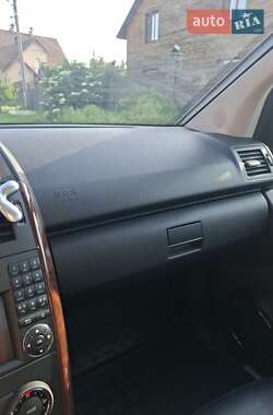 Хэтчбек Mercedes-Benz A-Class 2011 в 