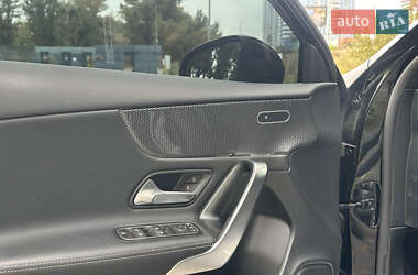 Хэтчбек Mercedes-Benz A-Class 2021 в 