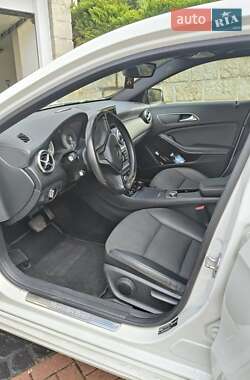 Хэтчбек Mercedes-Benz A-Class 2015 в 