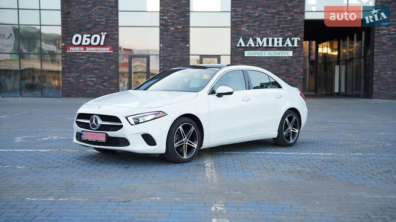 Седан Mercedes-Benz A-Class 2018 в Сторожинце