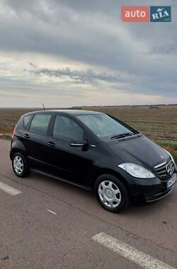 Хетчбек Mercedes-Benz A-Class 2010 в 