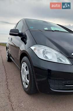 Хетчбек Mercedes-Benz A-Class 2010 в 