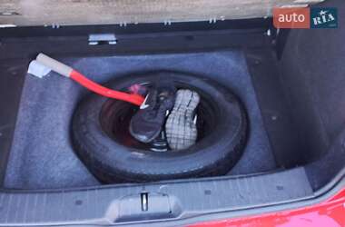 Хэтчбек Mercedes-Benz A-Class 2011 в 