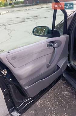 Хэтчбек Mercedes-Benz A-Class 2000 в 
