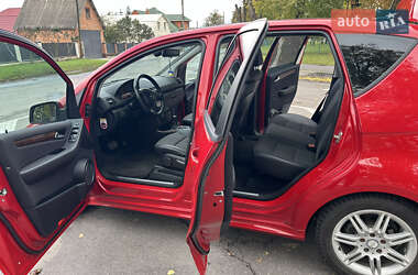 Хэтчбек Mercedes-Benz A-Class 2011 в 
