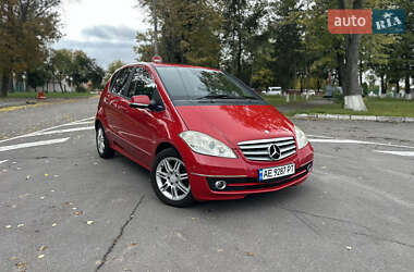 Хэтчбек Mercedes-Benz A-Class 2011 в 