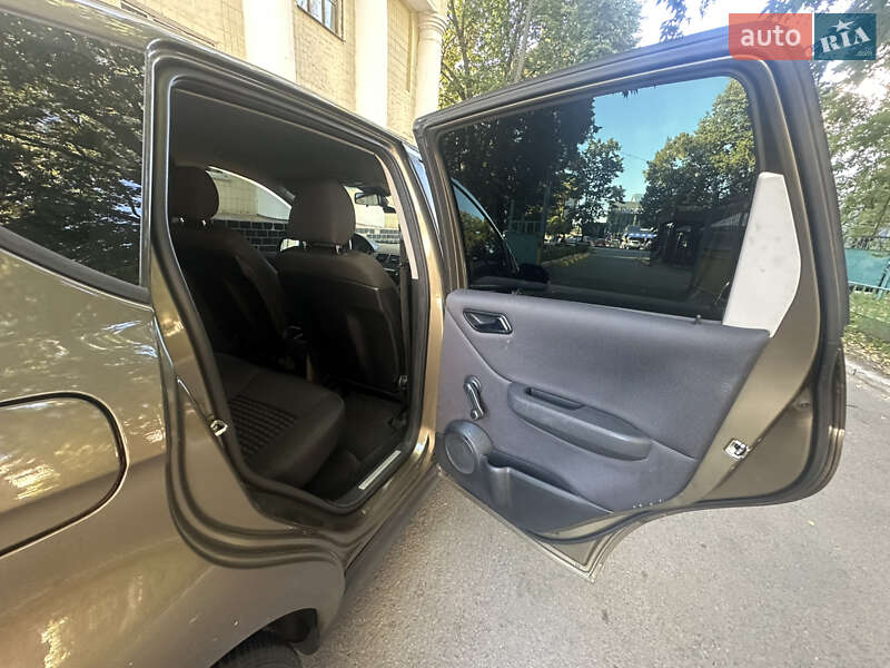 Хэтчбек Mercedes-Benz A-Class 2010 в Прилуках фото 14 Хэтчбек Mercedes-Benz A-Class 2010 в Прилуках