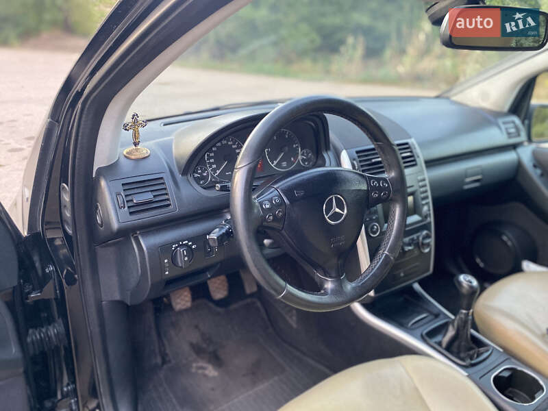 Хэтчбек Mercedes-Benz A-Class 2010 в Кривом Роге фото 6 Хэтчбек Mercedes-Benz A-Class 2010 в Кривом Роге