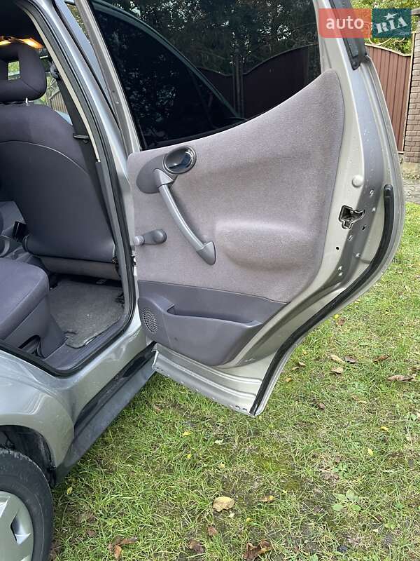 Хэтчбек Mercedes-Benz A-Class 1999 в Бориславе фото 9 Хэтчбек Mercedes-Benz A-Class 1999 в Бориславе