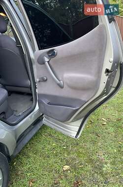 Хэтчбек Mercedes-Benz A-Class 1999 в  фото 9 Хэтчбек Mercedes-Benz A-Class 1999 в