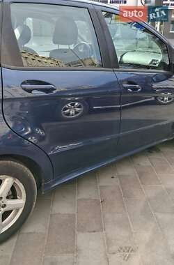Хэтчбек Mercedes-Benz A-Class 2009 в 