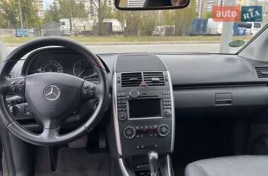 Хетчбек Mercedes-Benz A-Class 2010 в 