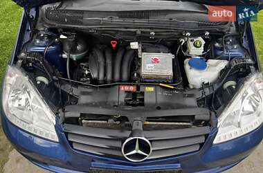 Хэтчбек Mercedes-Benz A-Class 2009 в 