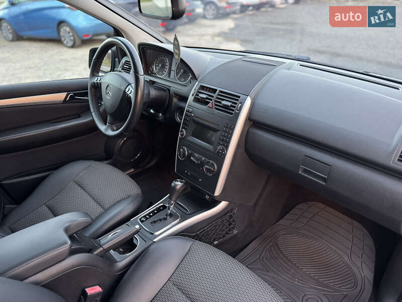 Хэтчбек Mercedes-Benz A-Class 2011 в Луцке фото 32 Хэтчбек Mercedes-Benz A-Class 2011 в Луцке