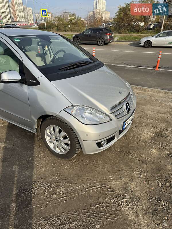Хетчбек Mercedes-Benz A-Class 2010 в Києві фото 6 Хетчбек Mercedes-Benz A-Class 2010 в Києві
