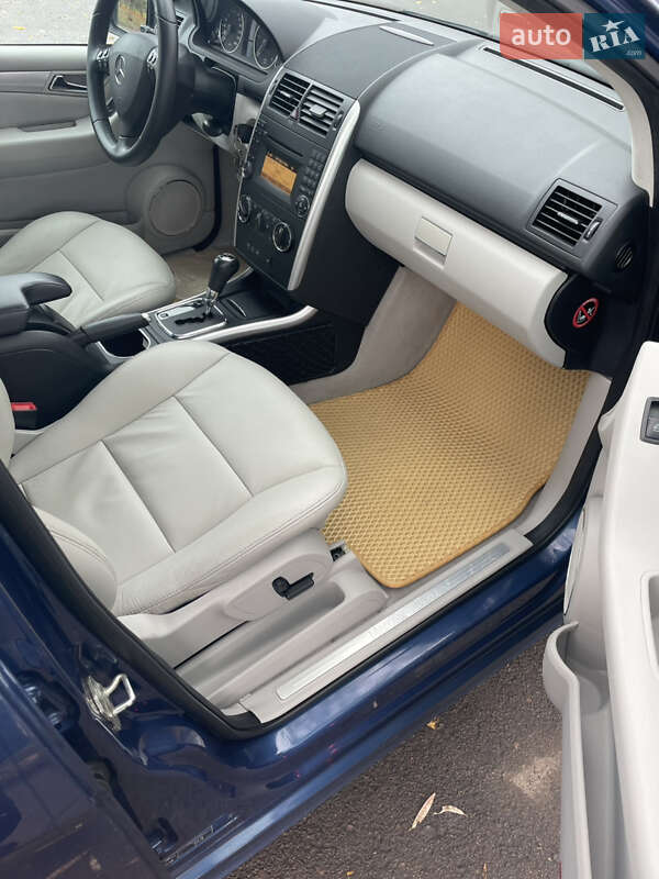 Хэтчбек Mercedes-Benz A-Class 2010 в Ровно фото 8 Хэтчбек Mercedes-Benz A-Class 2010 в Ровно