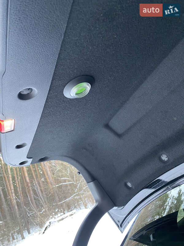 Седан Mercedes-Benz A-Class 2019 в Києві фото 36 Седан Mercedes-Benz A-Class 2019 в Києві