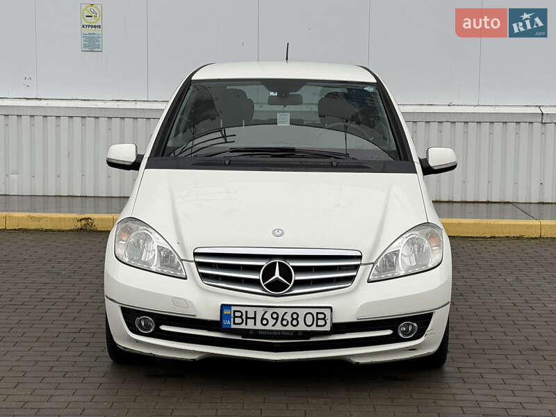 Хэтчбек Mercedes-Benz A-Class 2011 в Одессе фото Хэтчбек Mercedes-Benz A-Class 2011 в Одессе