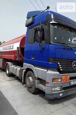 Тягач Mercedes-Benz Actros 2000 в Вишневом