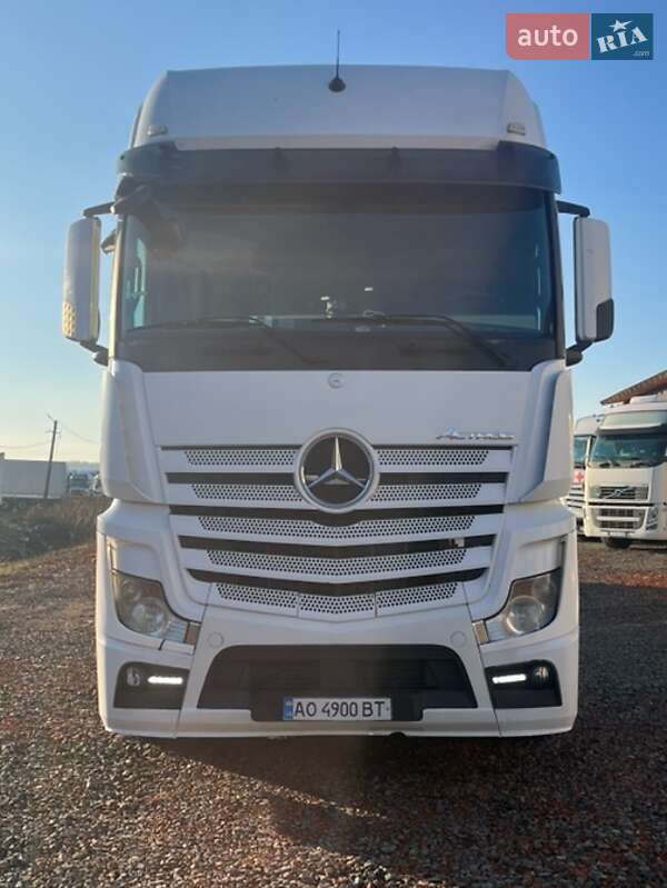 Тягач Mercedes-Benz Actros 2013 в Іршаві