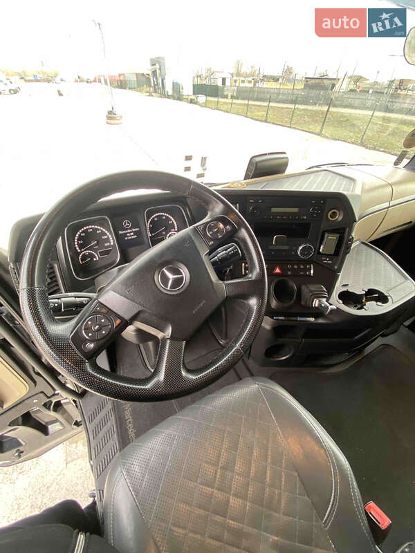 Тентований Mercedes-Benz Actros 2015 в Києві
