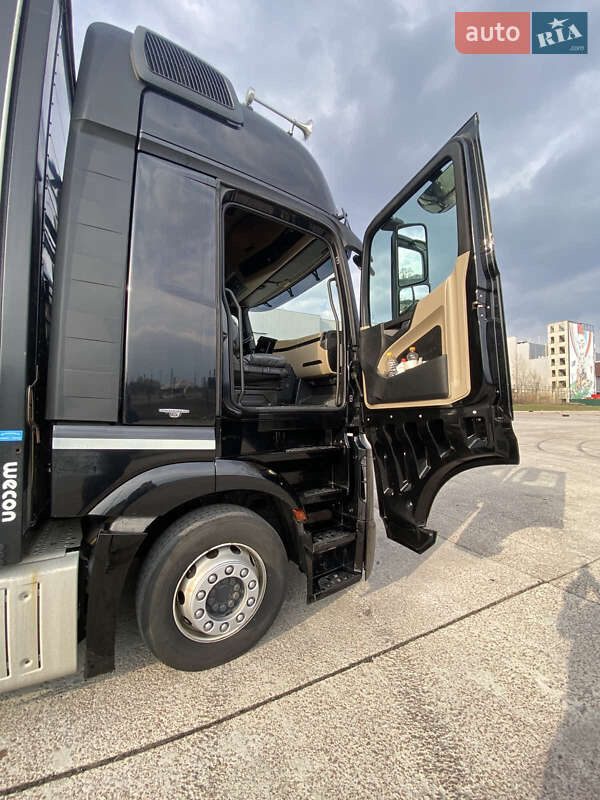 Тентований Mercedes-Benz Actros 2015 в Києві