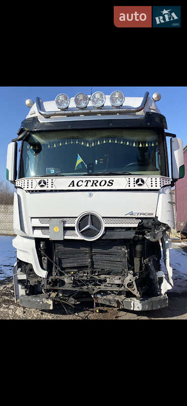 Тягач Mercedes-Benz Actros 2014 в 