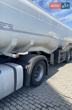 Бензовоз Mercedes-Benz Actros 2013 в 