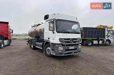 Цистерна Mercedes-Benz Actros 2014 в Киеве
