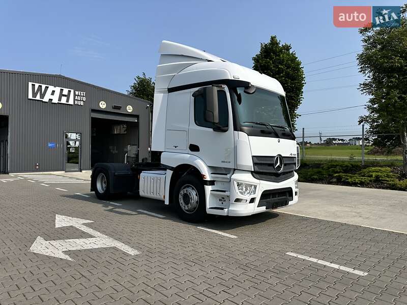 Тягач Mercedes-Benz Actros 2015 в 