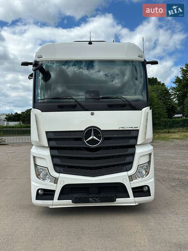 Контейнеровоз Mercedes-Benz Actros 2021 в Черновцах