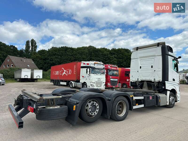 Контейнеровоз Mercedes-Benz Actros 2021 в Черновцах