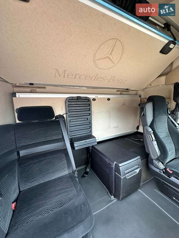 Контейнеровоз Mercedes-Benz Actros 2021 в Черновцах