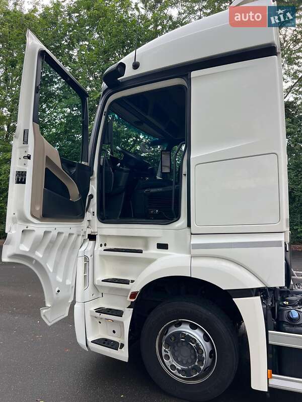 Контейнеровоз Mercedes-Benz Actros 2021 в Чернівцях