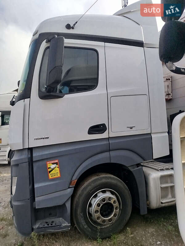 Тягач Mercedes-Benz Actros 2015 в Ивано-Франковске